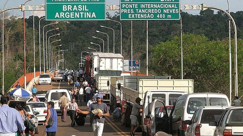 Brasil no permitirá el ingreso de vehículos con patente de papel thumbnail